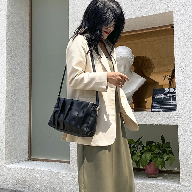 

PU Leather Women's Fold Cloud Bag Fashion Business Shoulder Bag Luxury Messenger Bag Everyday Handbag