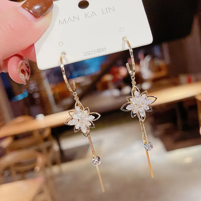 

2021 new high grade sense zircon flower tassel earrings South Korean temperament fashion web celebrity earrings long stud women