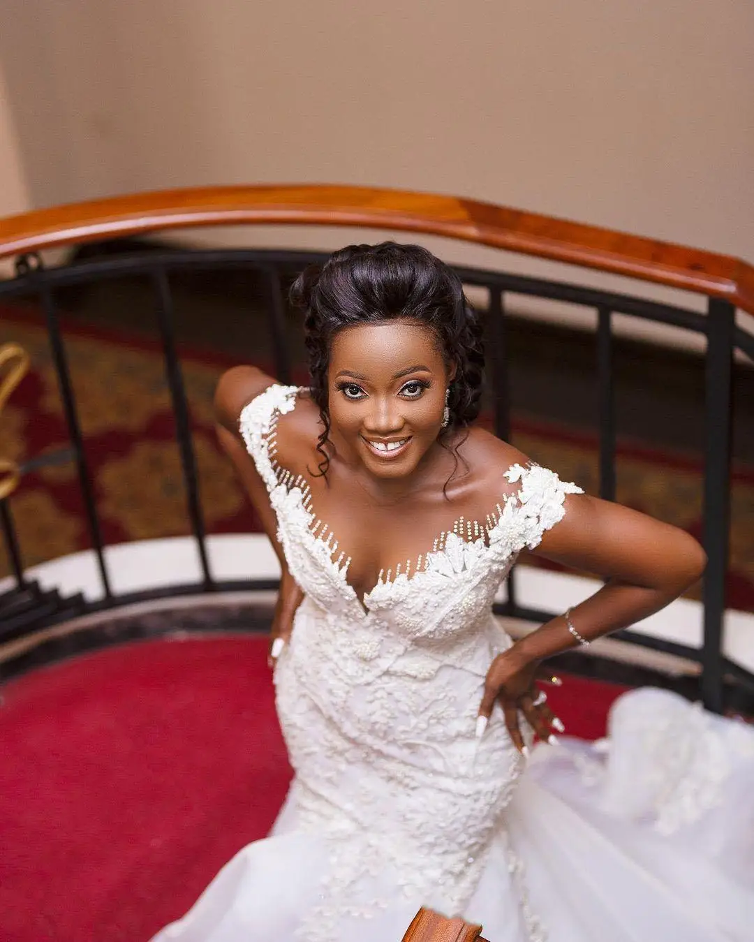 

Plus Size Arabic Luxurious Lace Beaded Wedding Dresses Sheer Neck Mermaid Bridal Dresses Vintage Wedding Gowns robe de