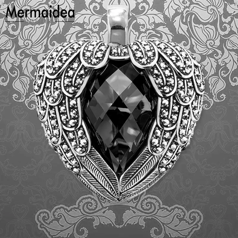 Подвеска с черными кристаллами в форме сердца крылатыми крыльями Модная