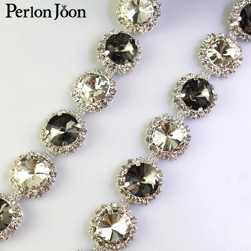 Обувь с металлической цепочкой большим кристаллом цвет черный/белый | Дом и сад