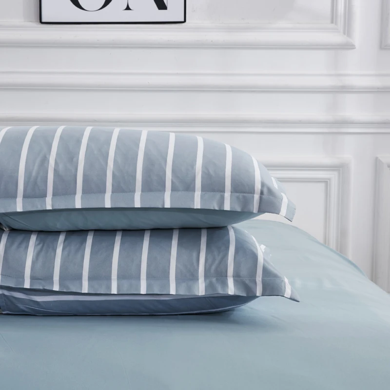 Комплект постельного белья в бело-синюю полоску комплект с пододеяльником и