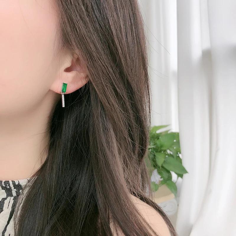 Серьги асимметричные из серебра 925 пробы в минималистичном стиле | Украшения и