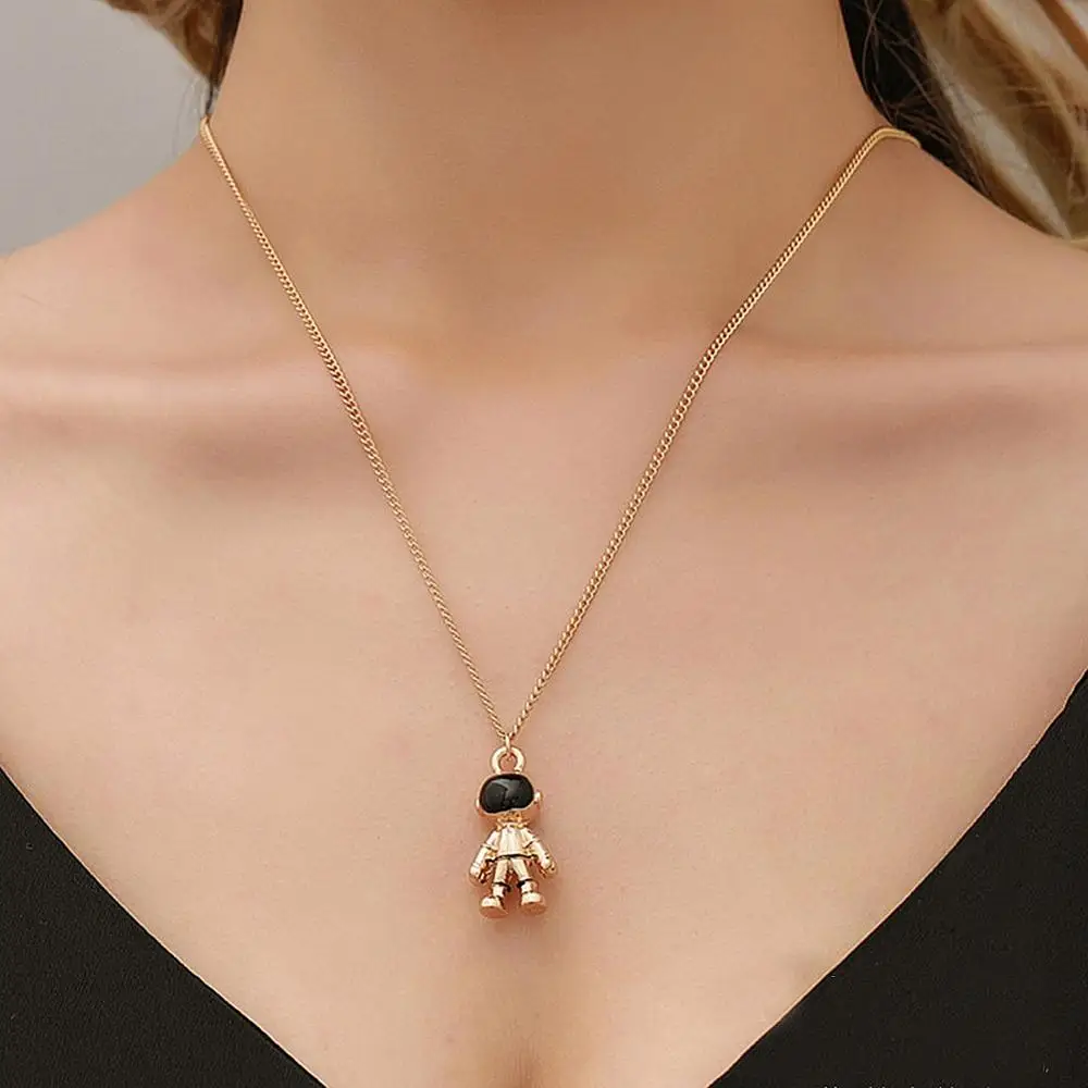 

1 Piece Cute Small Robot Type Pendant Women's Necklace Retro Style Charm Temperament Couple Sweater Chain Neck Decor Jewelry