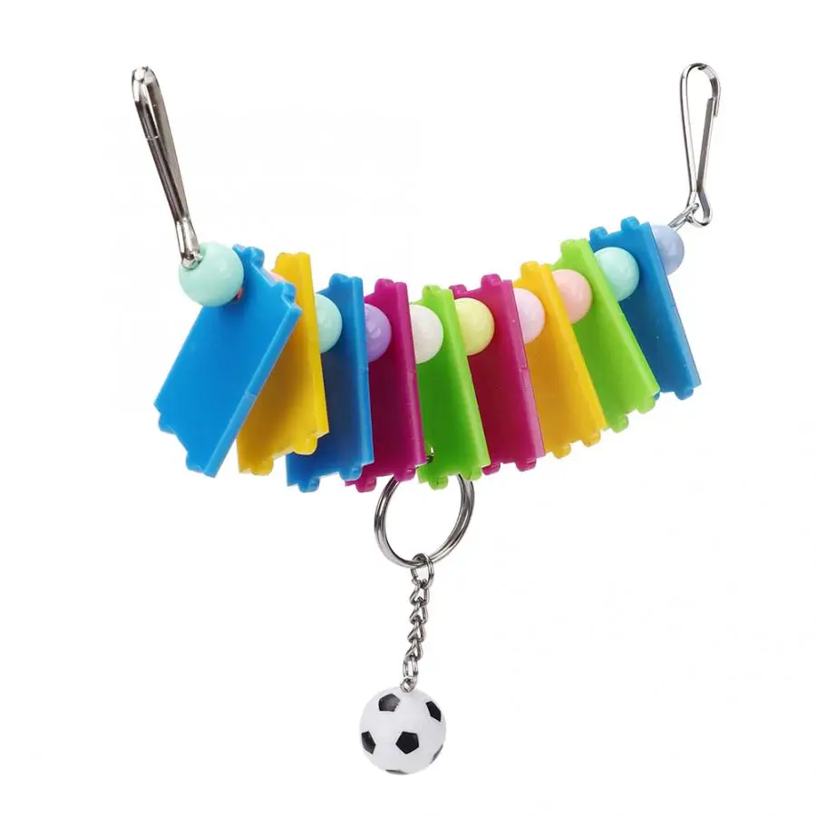 Жевательная игрушка для птиц красочные пластиковые с футбольной клеткой