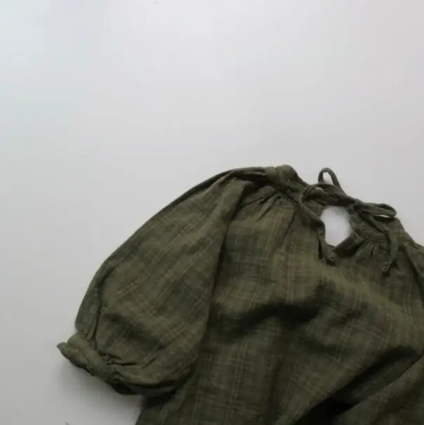 Детское платье для девочек вельветовое трапециевидной формы с рюшами на рукавах