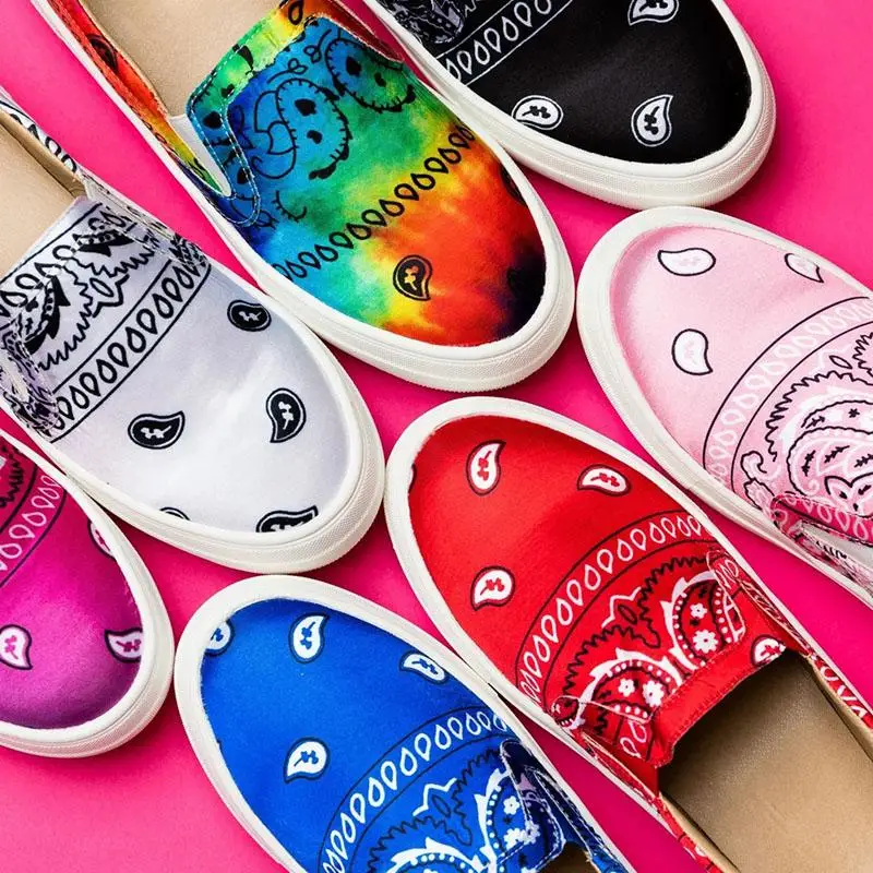 Женские текстильные лоферы на плоской платформе со змеиным принтом Женская