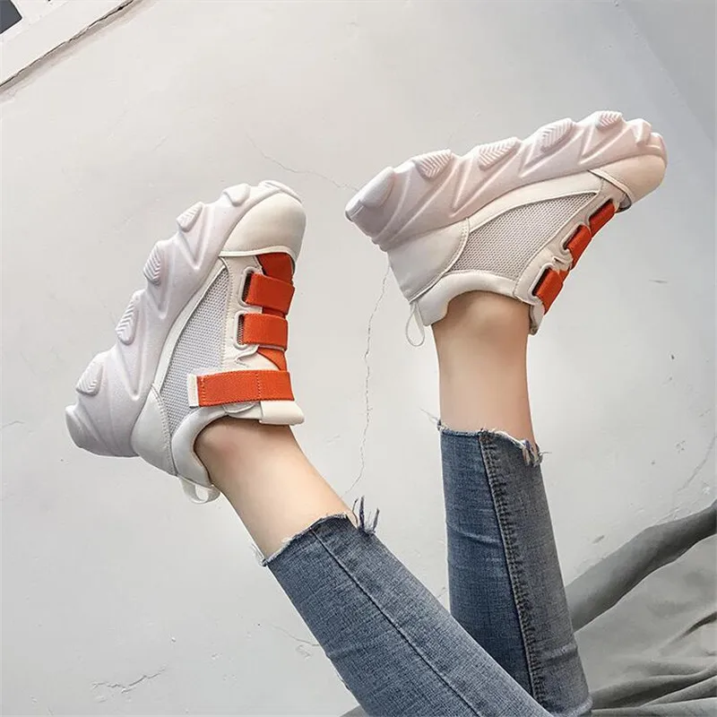 Женские кроссовки на танкетке желтые коллекция 2019 года повседневная спортивная