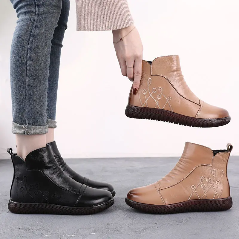 

Safe Walking Elderly Winter Plush Boots For Women Sport Shoes Female Mom Genuine Leather Ankle Shoes Ladies Fashion Boots 2020