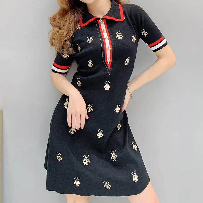 

2021 Spring and Summer New Small Fragrance Celebrity Temperament Bee Embroidery Polo Collar Simple Knitting Slim Fitting Dress