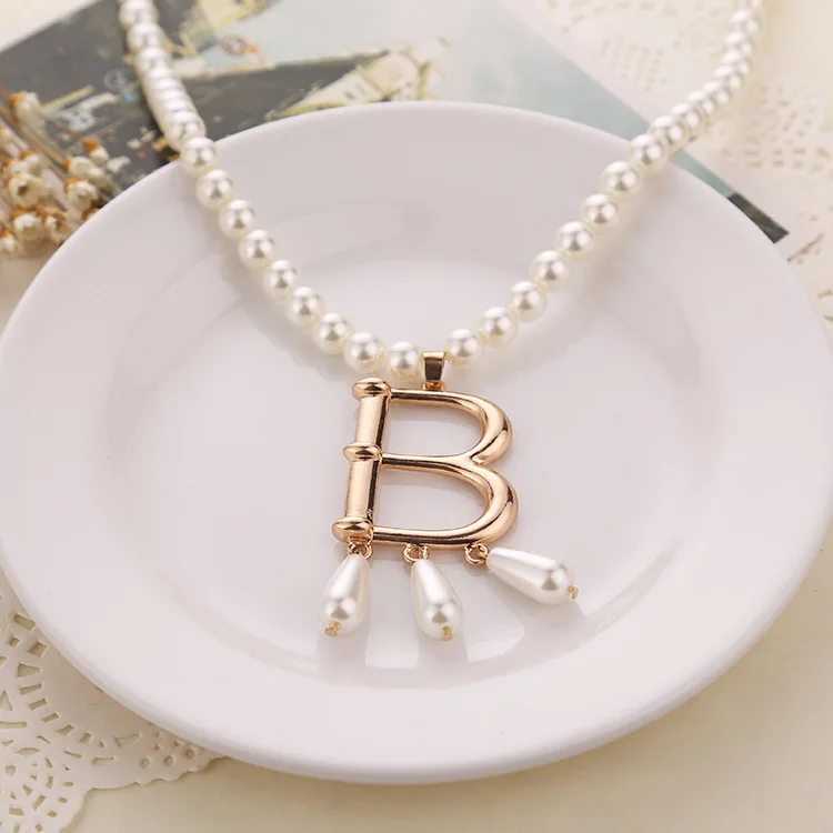 ZRM Jewelry Imitation pearl Movie Necklace Pretty ANN BOLEYN THE TUDORS B Combo Ugly Betty Pearl Necklace Pendants For Women