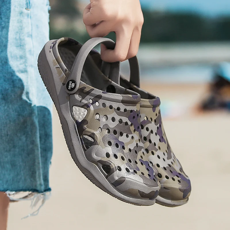 

2021 Summer Outdoor Men's Clogs Breathable Beach Sandals Man Garden EVA Clogs for Women Ladies Slides Female Slippers Casual