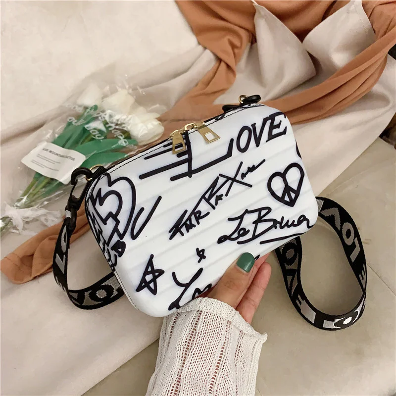 

Women Mini Bag Graffiti Box Pu Shouder Bag Wide Strap Fashion Letter Zipper Pures and Bags Crossbody Euro-america Style