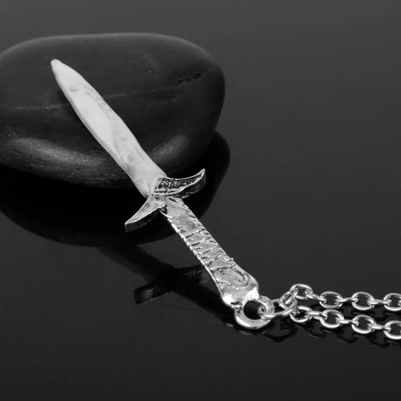 HANCHANG Jewelry Бильбо Бэггинс Ожерелье меч светится в темноте светящаяся ролика жало