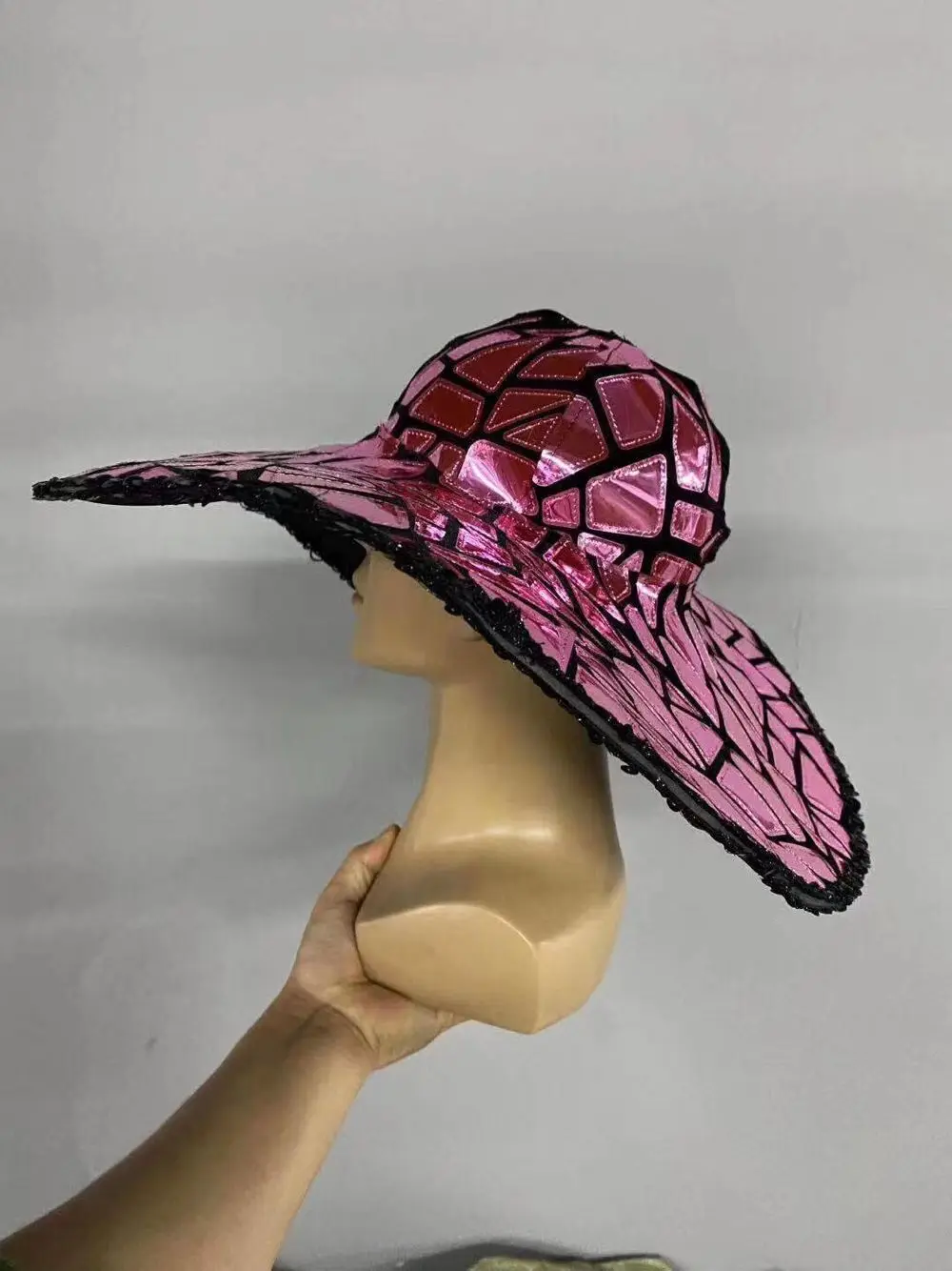

New Arrivals Shiny Stage Fashion All-Match Blue Gold Purple Hat Women Headwear 2021 Nightclub Dance Bar Performance Caps