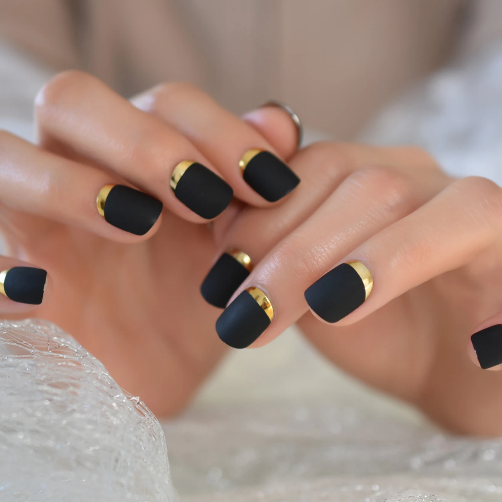 Матовые черные французские поддельные ногти Squoval Square с золотым краем False Press on Nails Frosted Full Cover Faux Ongles Wear Art Tips.