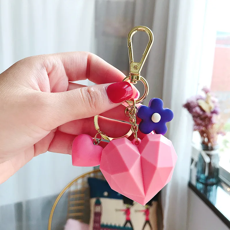 Творческий с геометрическим рисунком резной поверхностью который продается