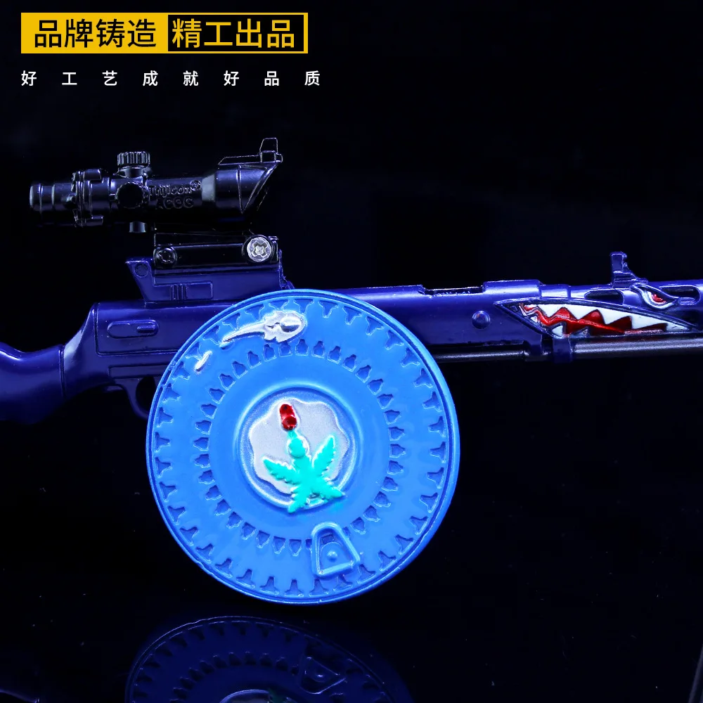 Peace elite dangerous island dp28 light machine gun model chicken alloy suit |