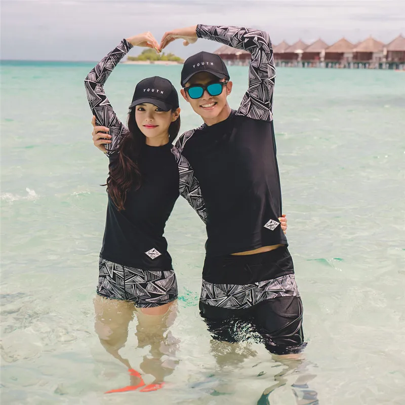 Купальник из двух предметов с длинным рукавом и короткими штанинами купальник