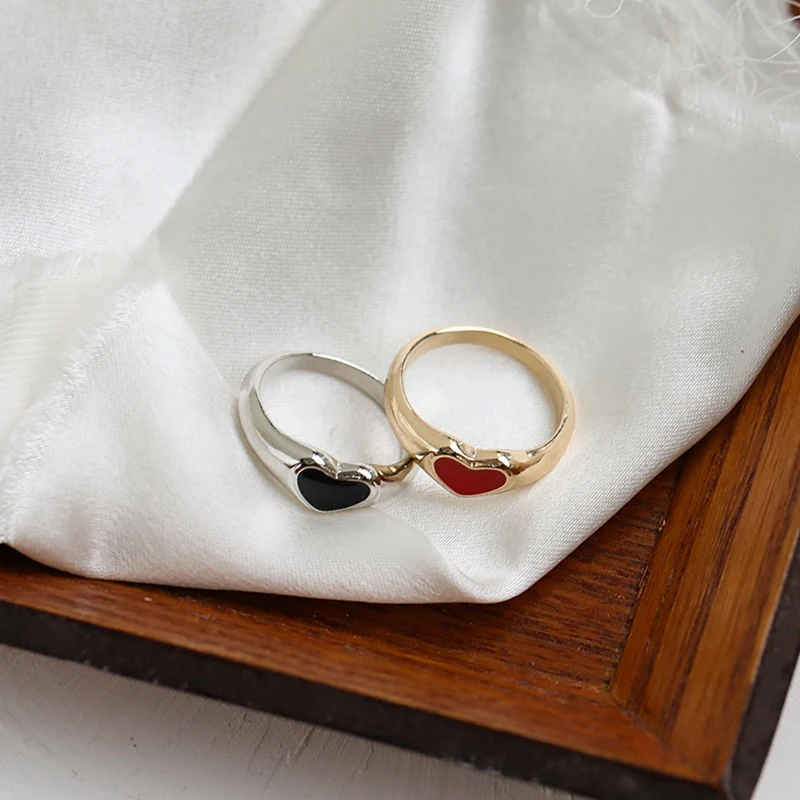 

Romantic Simple Red Black Heart-shaped Metal Ring Fashion Cute Wedding Gold Color Ring For Women Punk Party Jewelry Gift