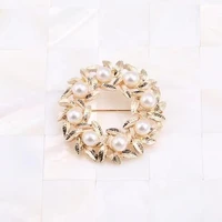 corsage europe and the united states fashion ornaments new fashion coat wreath leaf pearl texture brooch