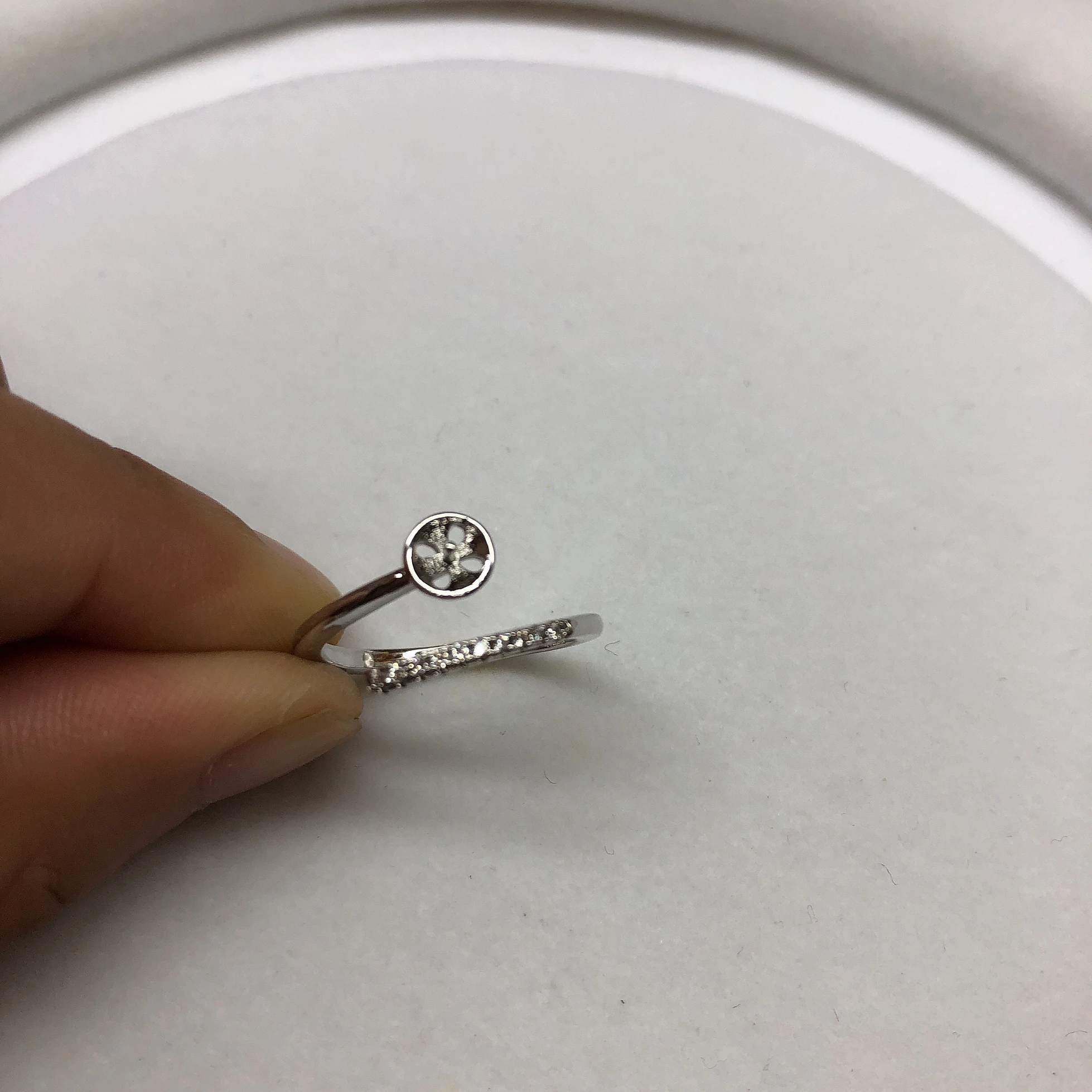 Основания кольца для крепления камней разных видов - жемчуга, красного коралла, нефрита.