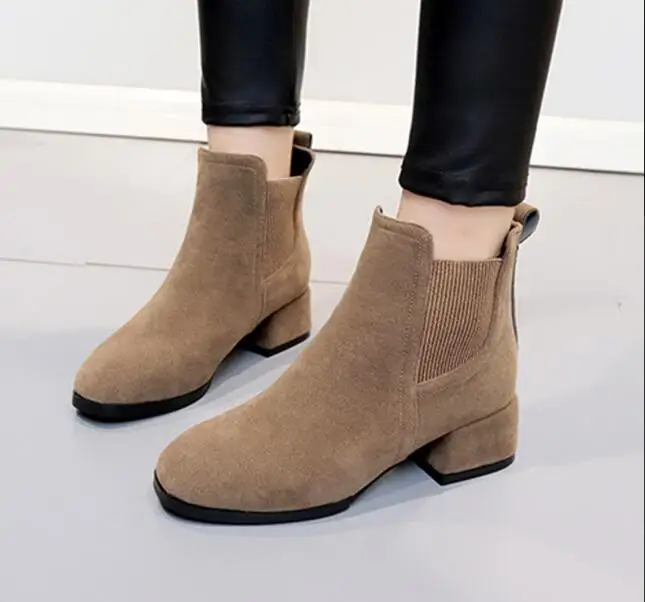 Новые осенне-зимние ботинки женские грубые модные черные ботильоны Дикий