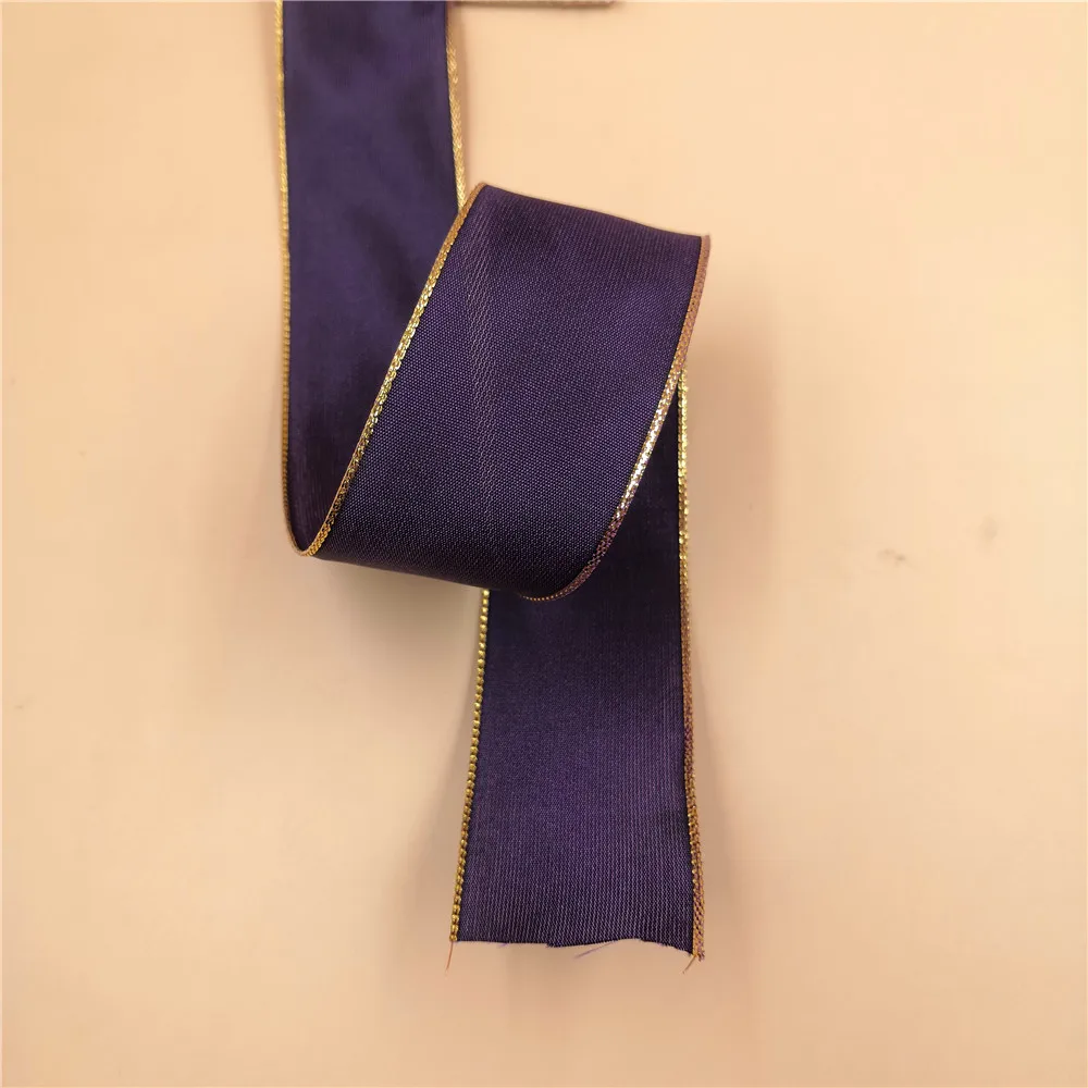 Лента фиолетовая с золотистым краем 38 мм для украшения платья банта