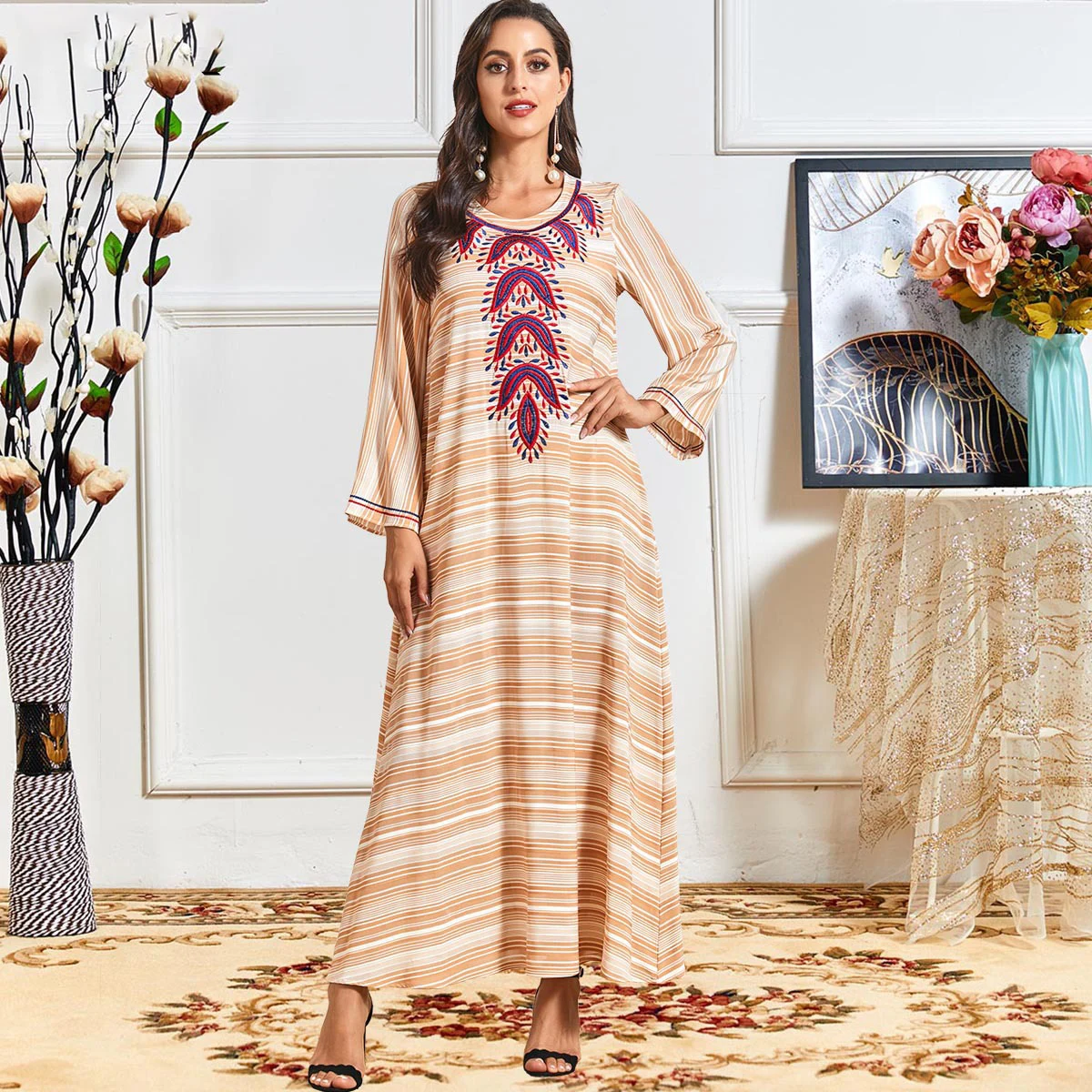 

Платье-макси с круглым вырезом и длинным рукавом, в стиле ретро