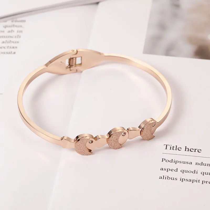 

V-450 Three little fish bracelet women fashion cute little fish sand diamond bracelet women