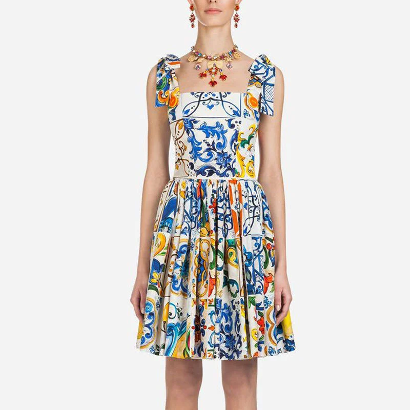 Женское модельное платье мини с бантом летнее на бретелях спагетти открытой