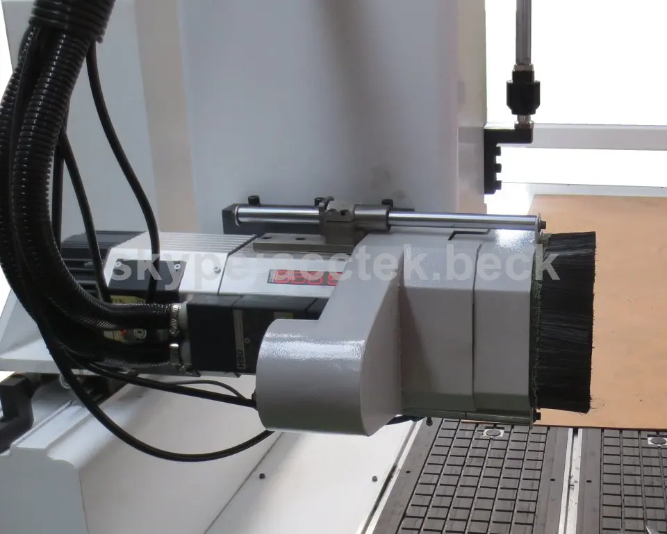 Деревянный фрезерный станок с ЧПУ AKM1325 4axis для дерева многофункциональный по