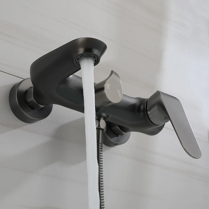 Смеситель для ванны настенный кран с одной ручкой тройной горячей и холодной