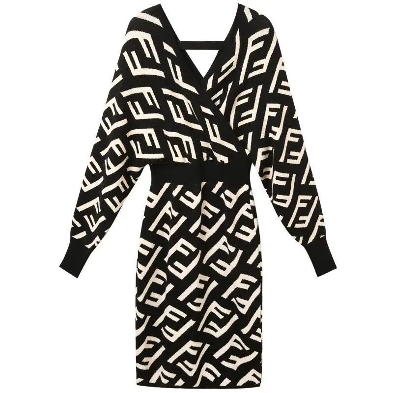 

Spring and autumn 2021 new fashion knitted dress waist down show thin V-neck bottomed sweater skirt