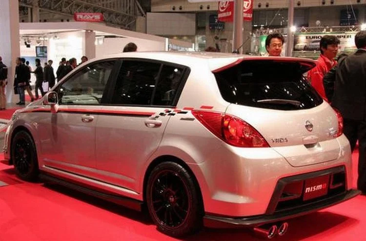 

Передняя и задняя боковые обтекатели для Nissan 2005-2010