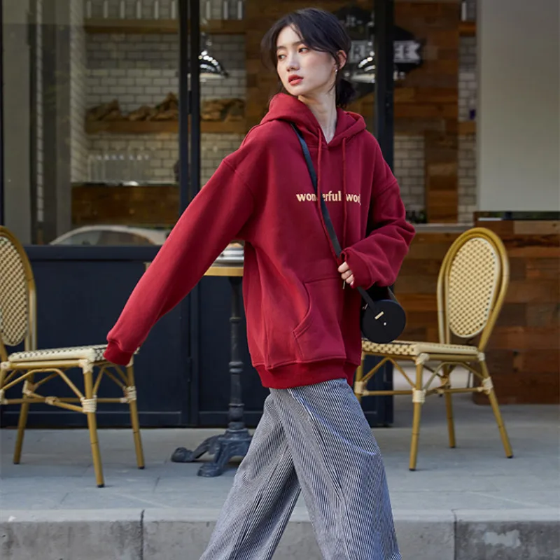 

Autumn / winter 2020 Korean letter hooded Plush long sleeve women's hoodies loose and lazy BF raglan sleeve pocket sweatershirt