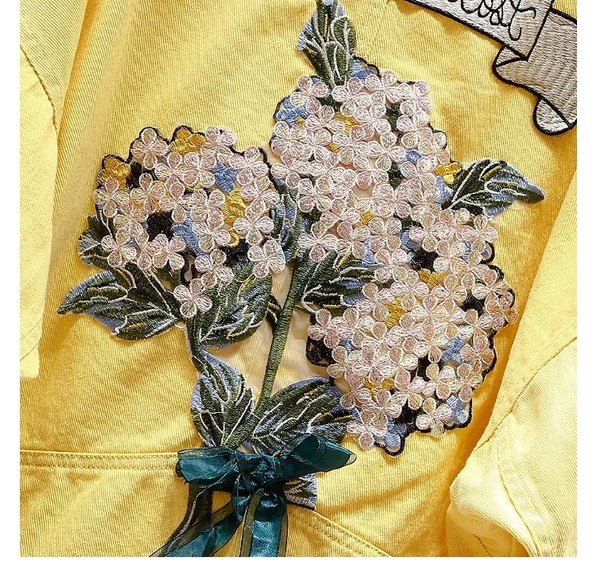 MUMUZI Осенняя новая джинсовая куртка Женская мода пуговицы сзади Цветочная