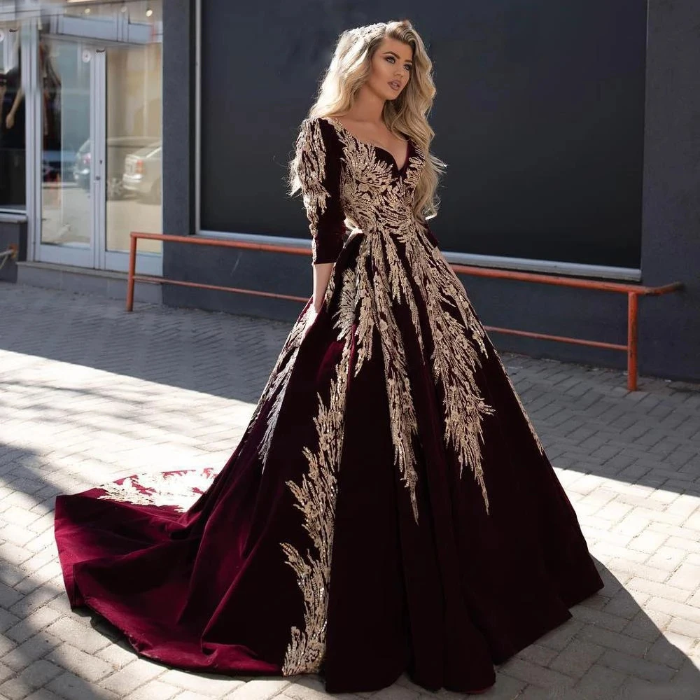 

Burgundy 2021 Ball Gown Prom Dresses Lace Appliqued Dubai Arabic Celebrity V Neck Long Sleeve Evening Gowns Formal Pageant Dress