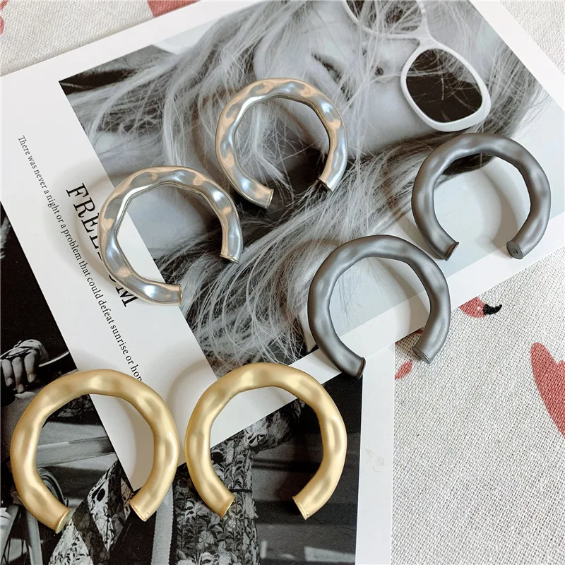 

SRCOI Fashion Simple Matte Golden C Shape Minimalist Hoop Earrings Charms Trendy Silver Color Round Opening Hoop Earring Women