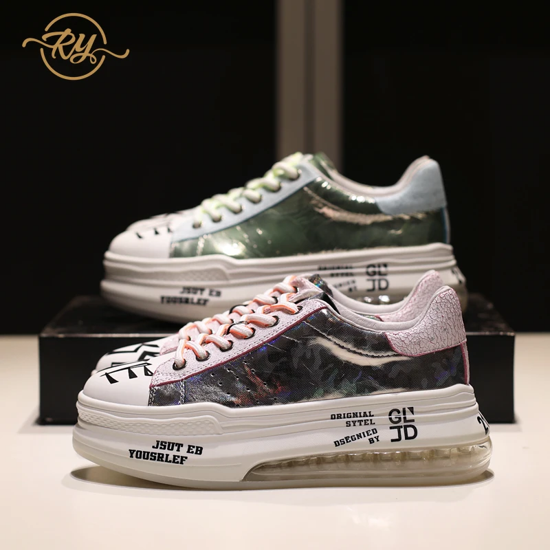 Женские кроссовки на платформе роскошные из натуральной кожи с блестками белые