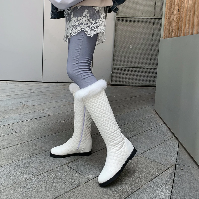 Черные кожаные сапоги до колена женские на низком каблуке мотоциклетные зимние