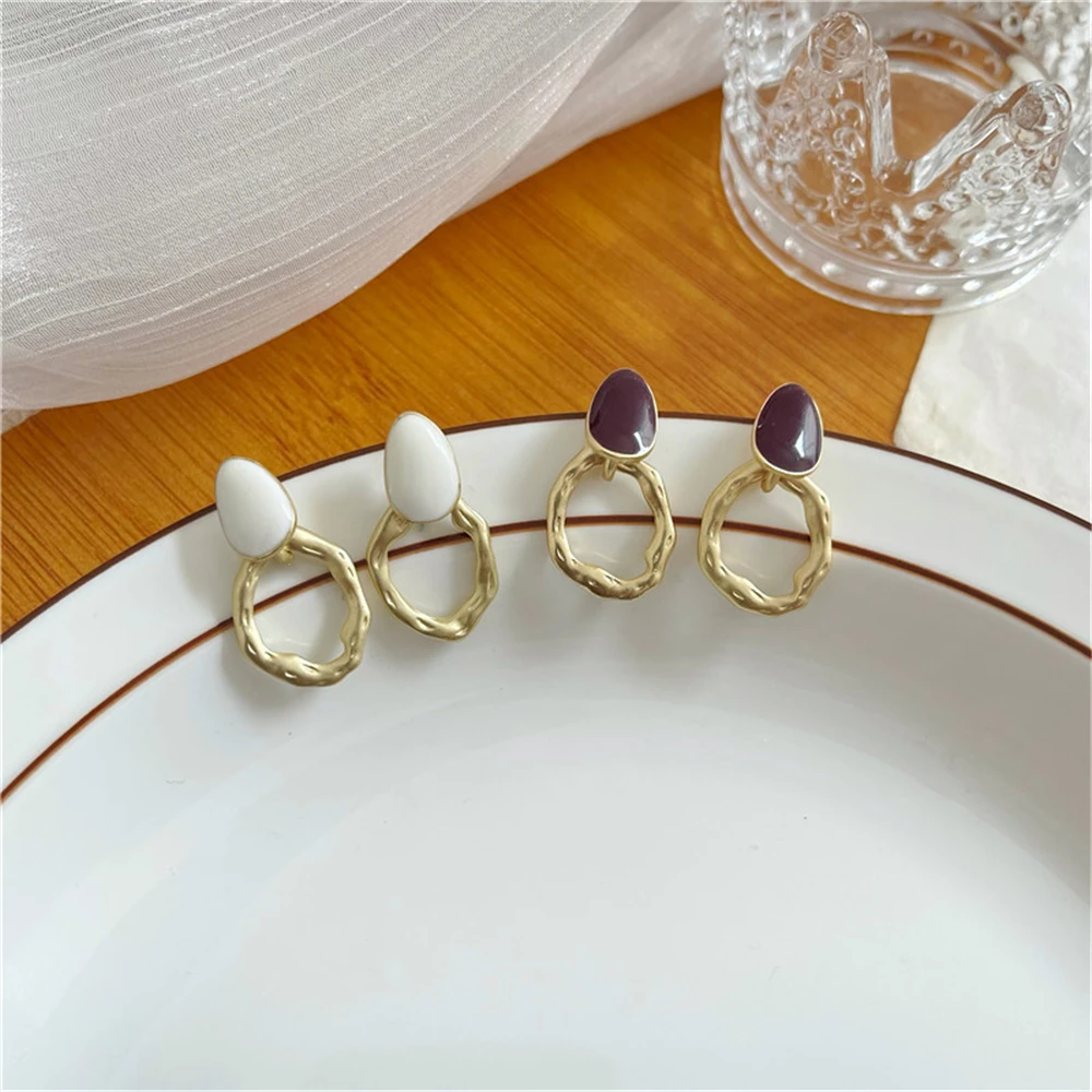 

The New Fashion Retro Geometric Earrings Women Contracted Temperament Han Edition Drop Glaze Earrings Jewelry Accessories