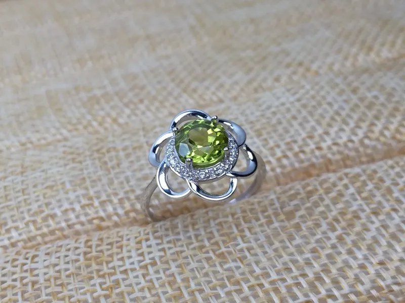 

attractive classic green Peridot gemstone Ring 925 sterling silver ring round natural gem ring birthday Christmas gift