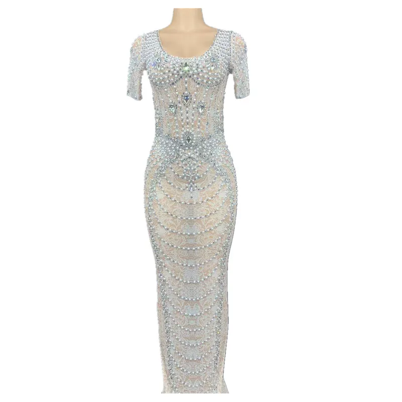 Прозрачный золотой серебряной расцветке с камнями бахромой платье для дня