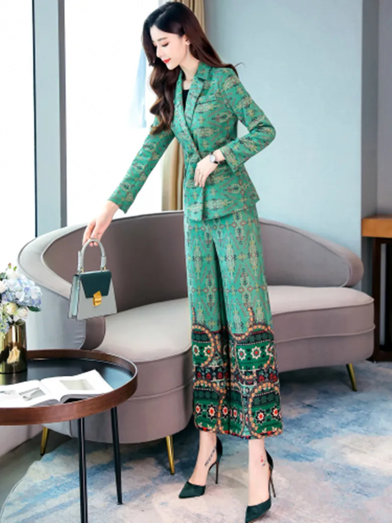 Для начала осени модный костюм из искусственной замши с принтом брюки тонкие