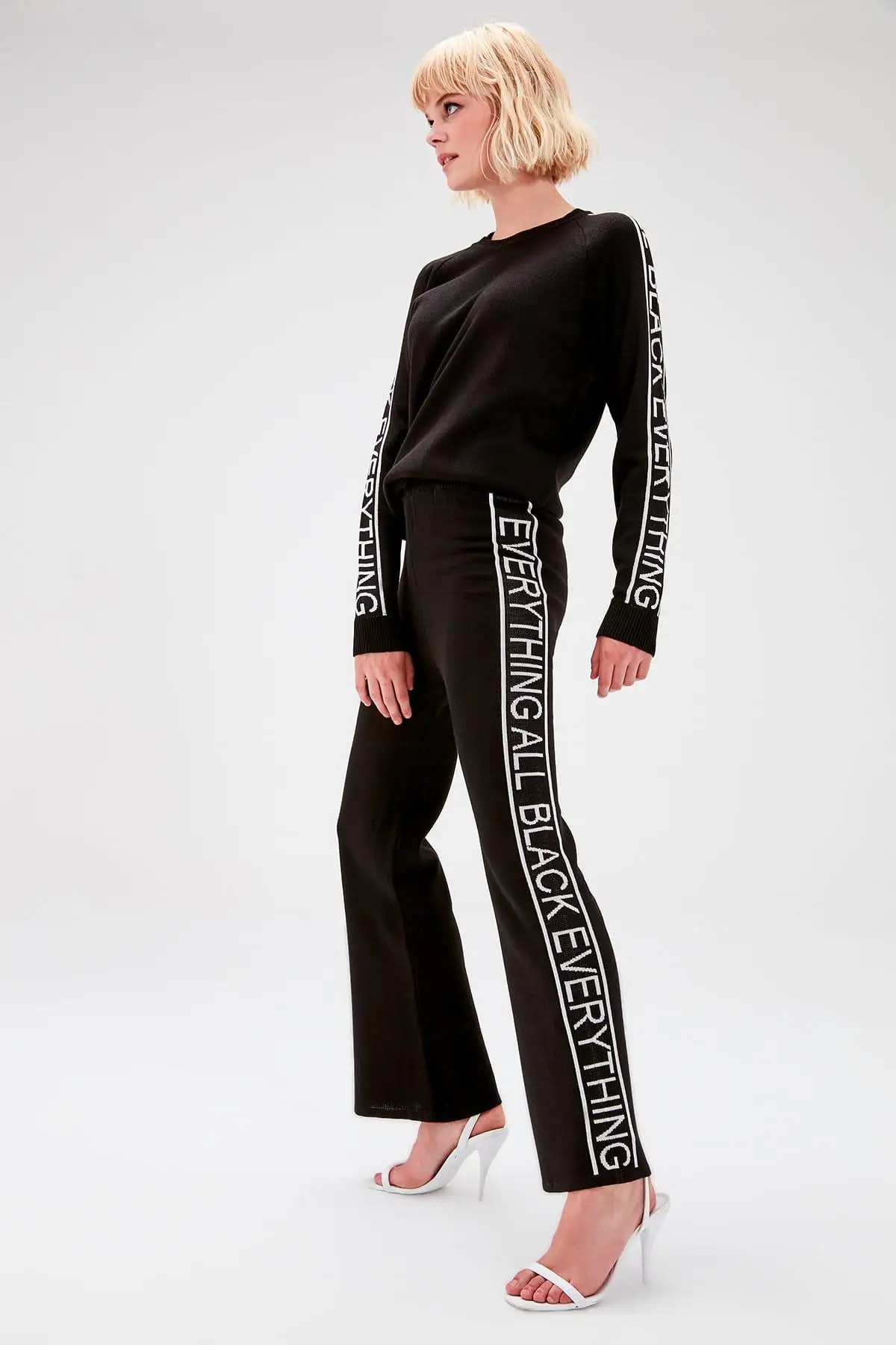 Trendyol черный свитер Янни брюки TWOAW20GO0025