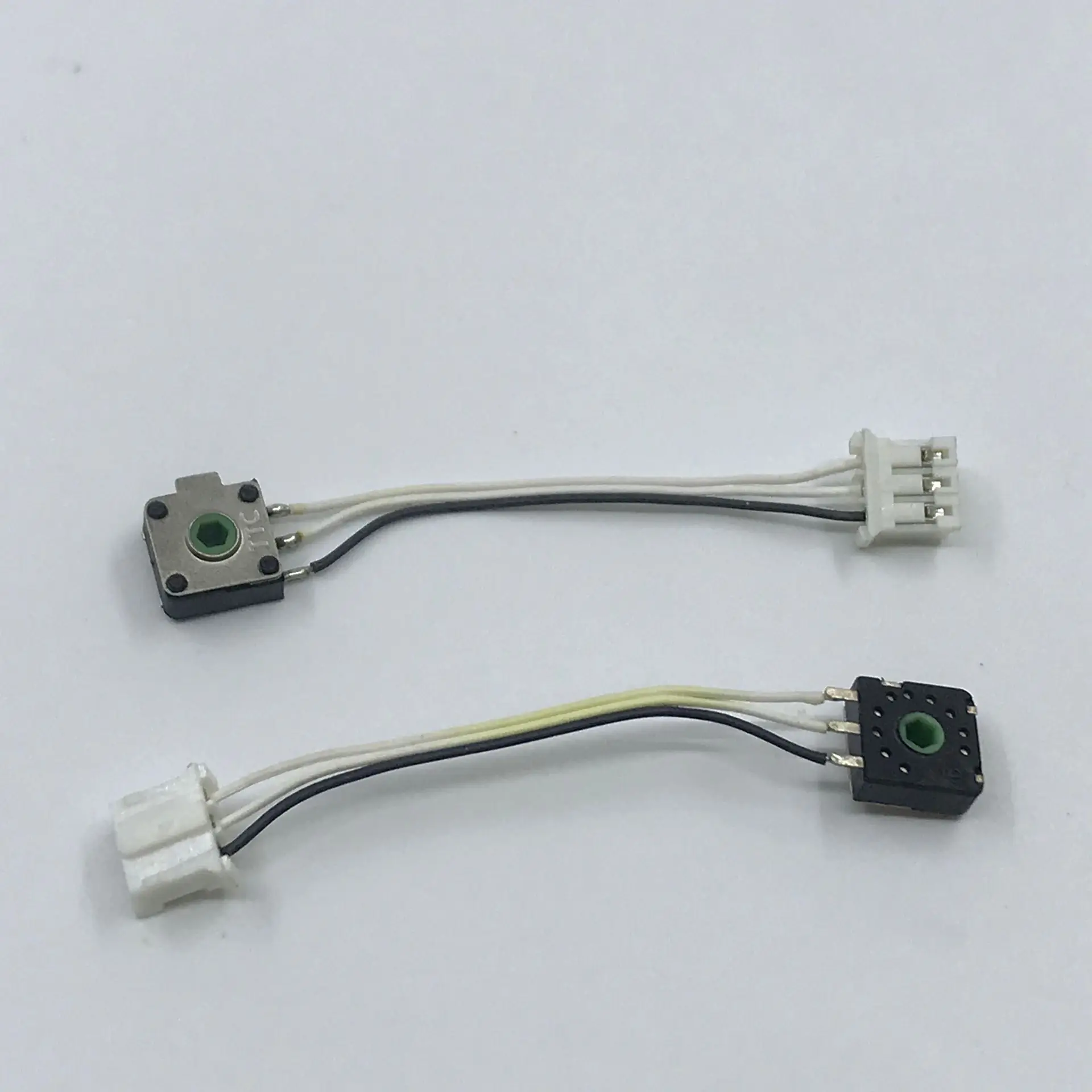 

2Pcs TTC Mouse Wheel Encoder for Razer Naga 2014 / Hex V2 / Mamba 5G / Epic Chroma / 2.0mm Connector With Wire Encoder