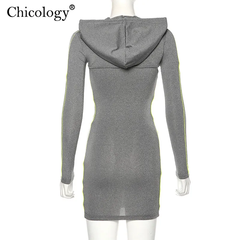 Женское мини платье Chicology осенне зимнее облегающее в неоновую полоску с