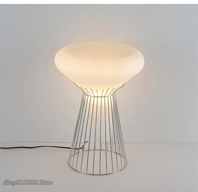 Итальянский дизайн настольная лампа светильник простой современный