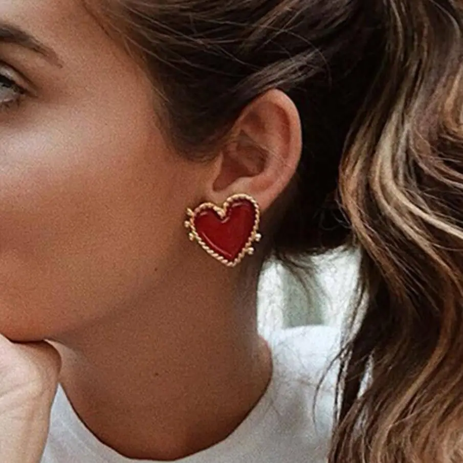 Простые трендовые золотые геометрические милые серьги в форме красного сердца